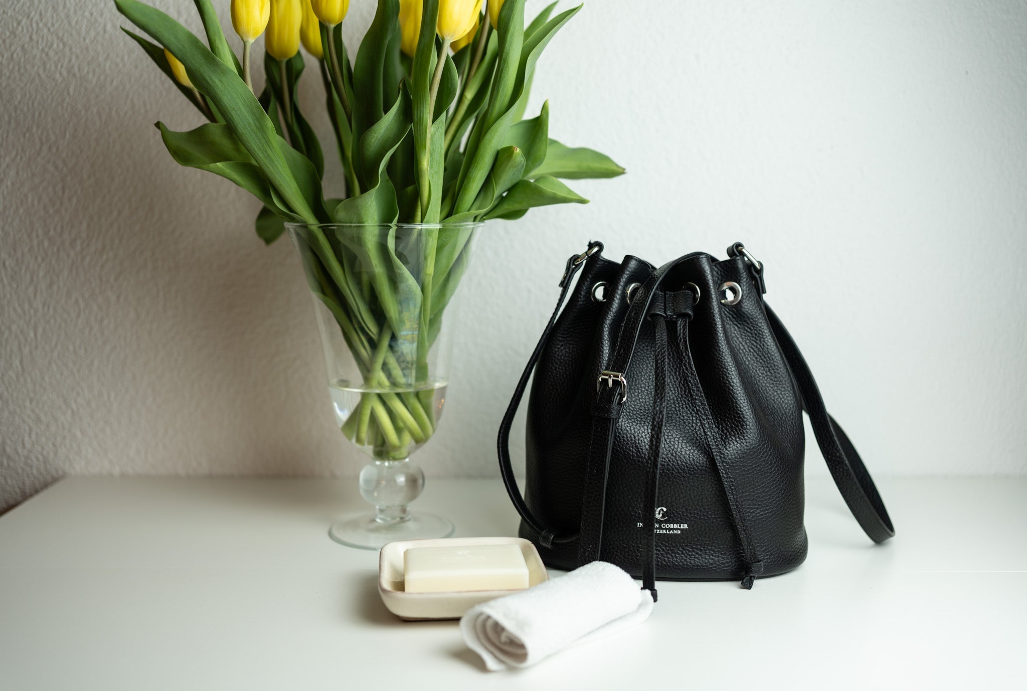 Sanfte Pflege für feines Kalbsleder: So reinigen Sie Ihre Ledertasche richtig